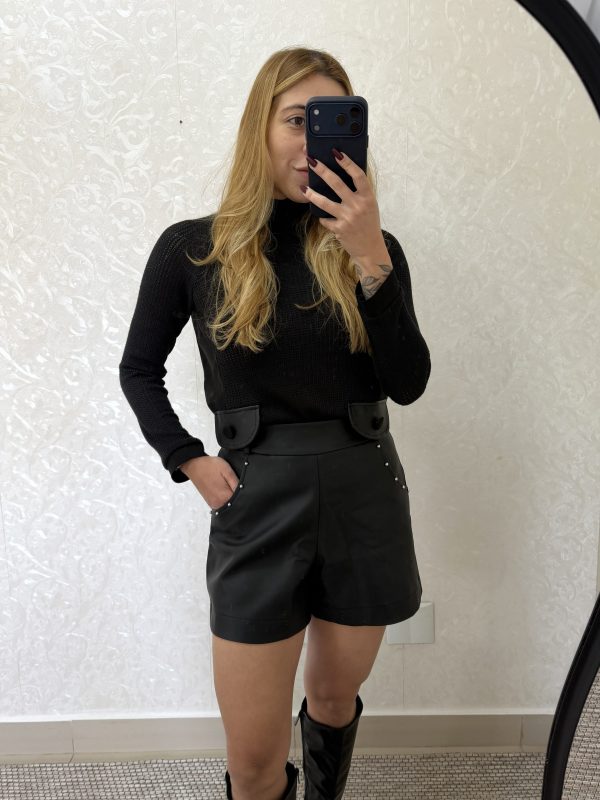 SHORTS EM COURO SINTETICO