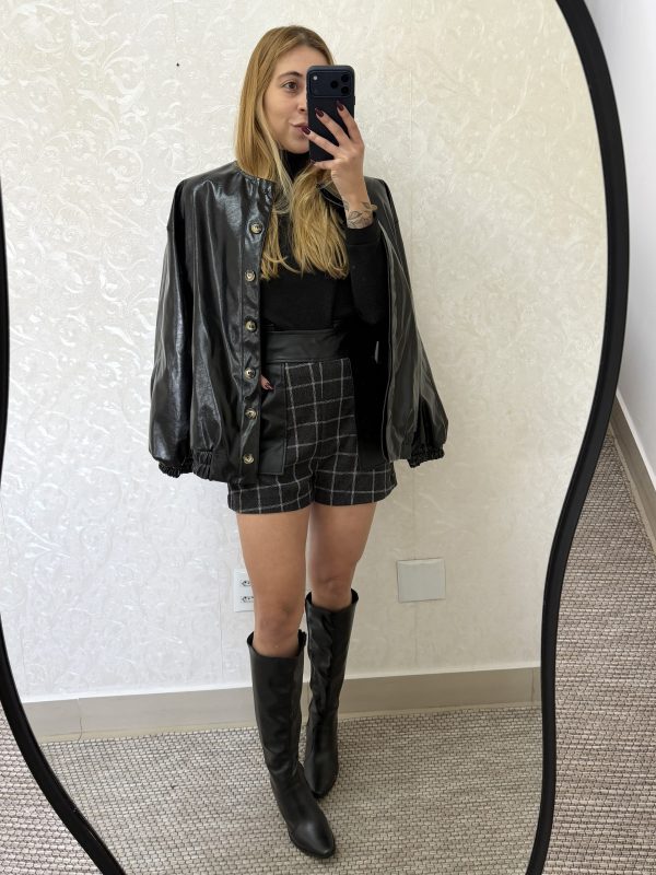 SHORTS LA XADREZ COM COURO SINTÉTICO